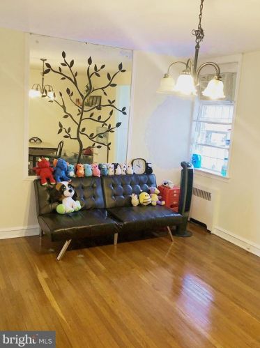 1362 Knorr St, Philadelphia PA 19111-4906 exterior