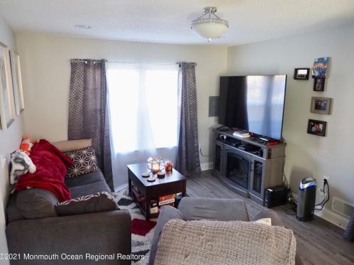 1906 Lilly Ln, Jackson Twp, NJ 08527-4144