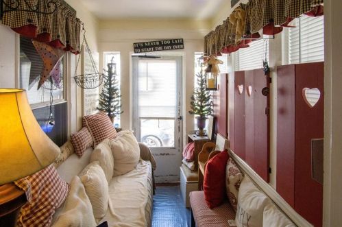 13 Beckside Rd, Providence RI 02911-1010 exterior