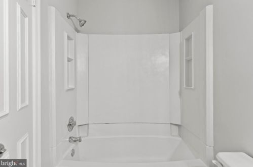 7449 Duddington Dr, Alexandria VA 22315-3849 exterior