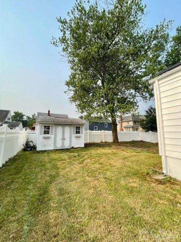 201 Campbell St, Woodbridge NJ  07095-2305 exterior