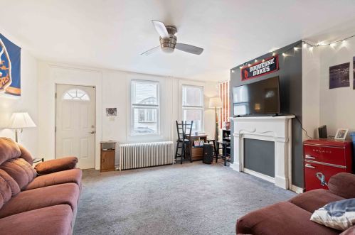 1815 Fox Way, Pittsburgh PA  15203-1731 exterior