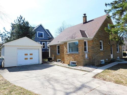 3668 1st St, Milwaukee WI  53207-3215 exterior