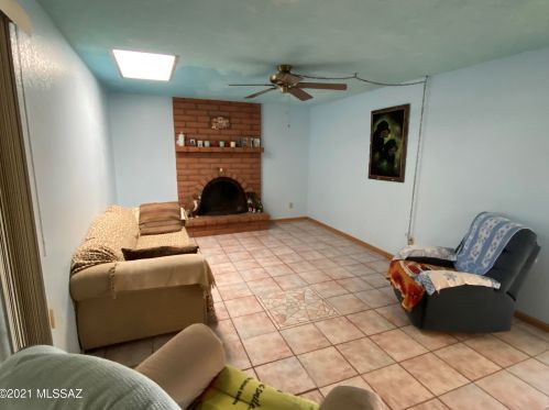 4180 Plantation St, Tucson, AZ 85741-1050