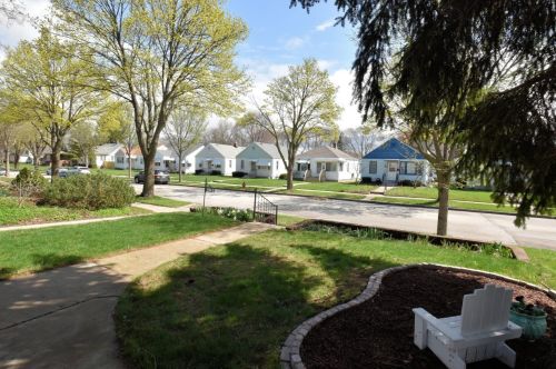 2445 74th St, Milwaukee, WI 53219-1842