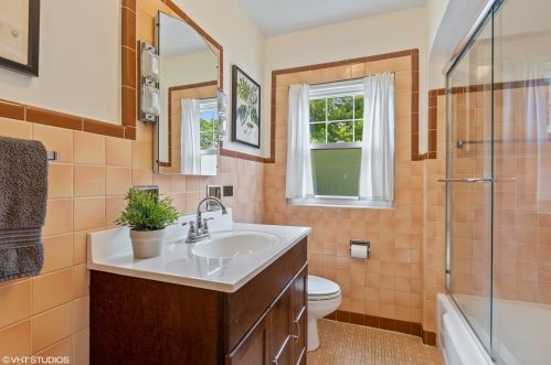 5800 Kenneth Ave, Chicago IL  60646-5910 exterior