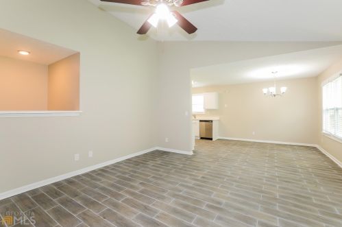 995 Alford Xing, Lithonia GA  30058-3149 exterior