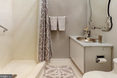 2319 Delancey Pl, Philadelphia PA 19103-6406 exterior