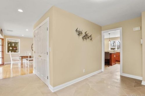 26 Falcon Dr, Seymour CT 06483-2355 exterior