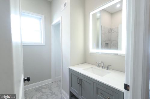 2525 Cumberland St, Philadelphia PA  19125-3100 exterior