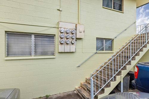 1313 Ahiahi St, Honolulu HI 96817-1901 exterior