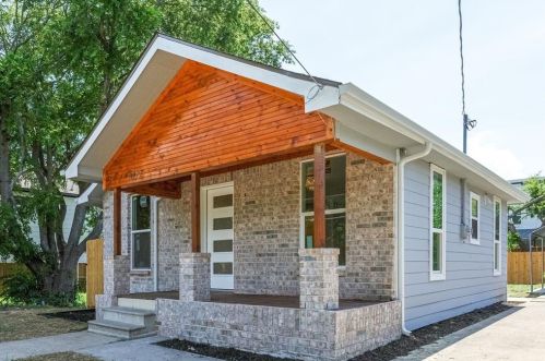 4019 Brundrette St, Dallas TX  75212-1717 exterior