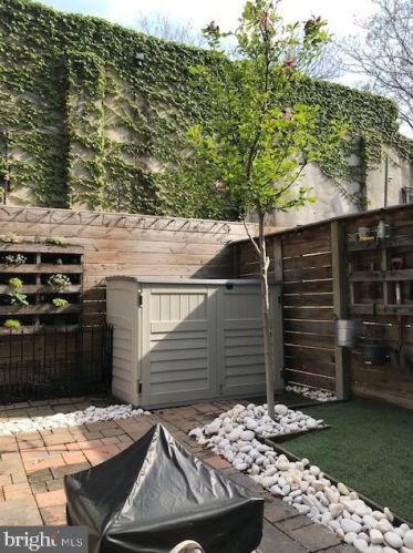 2443 Coral St, Philadelphia PA 19125-1625 exterior