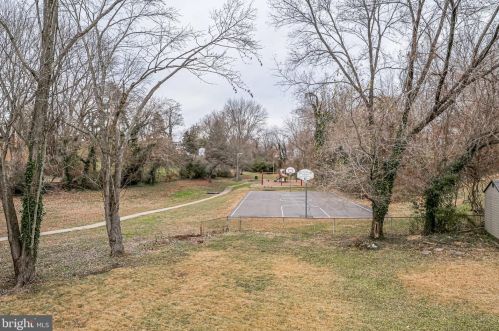 4110 Duvawn St, Alexandria VA 22310-2022 exterior