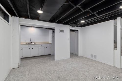 745 Cricklewood St, Wyoming MI exterior