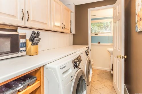 66 Gannet Dr, Commack NY 11725-4929 exterior