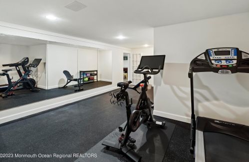 25 Crst Dr, Little Silver NJ 07739-1318 exterior