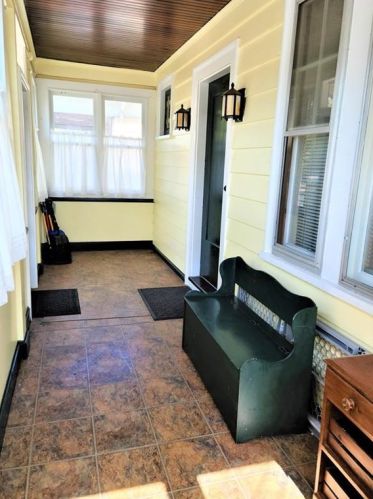 23 Sharon St, Providence RI 02908-4218 exterior