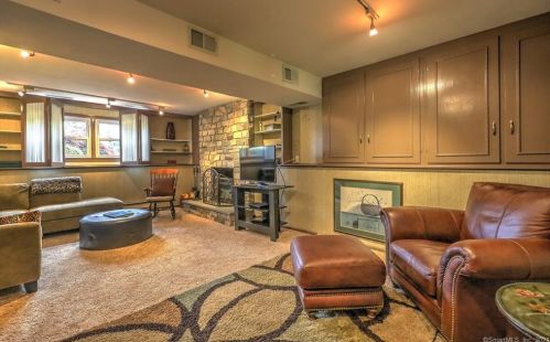 60 Christine Ter, Milford CT 06461-2212 exterior