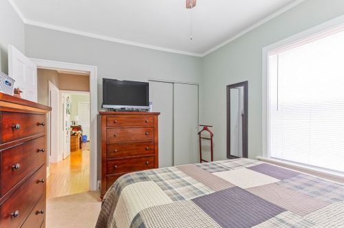 2235 Morse Ave, Chicago IL 60645-2932 exterior