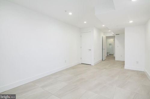 1827 Manton St, Philadelphia PA 19146-2923 exterior