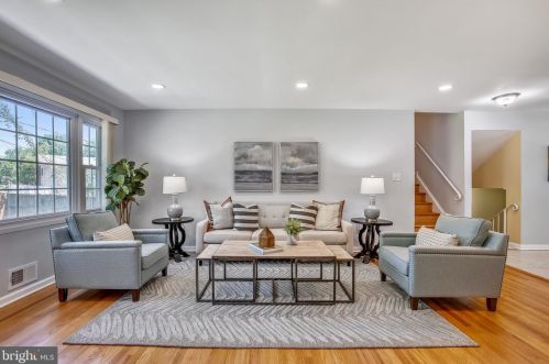 2232 Candlewood Dr, Alexandria VA 22308-1507 exterior