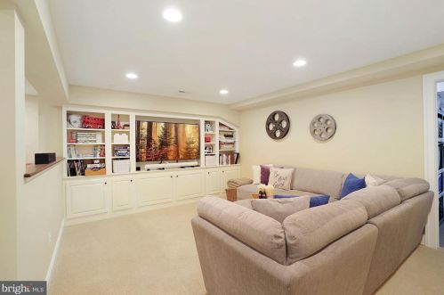 1008 Kimberwicke Rd, Mc Lean VA 22102-1328 exterior