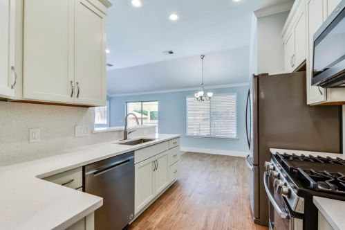 8401 Caledonia Dr, Austin TX  78717-5432 exterior