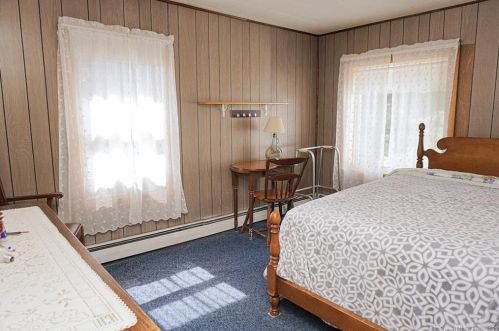 547 Riverside Ave, Torrington CT 06790-4841 exterior