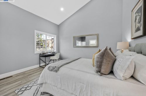 1945 Jameson Ct, Concord CA 94521-1609 exterior