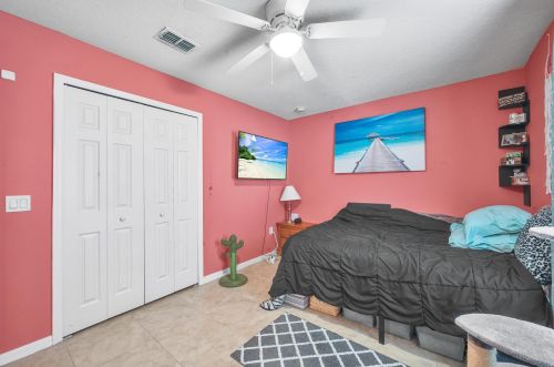 211 Kestor Dr, Fort Pierce FL 34953-5426 exterior