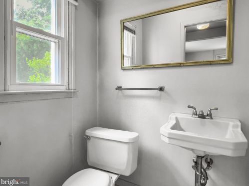 336 Ainslie Rd, Huntingdon Valley PA 19006-8701 exterior