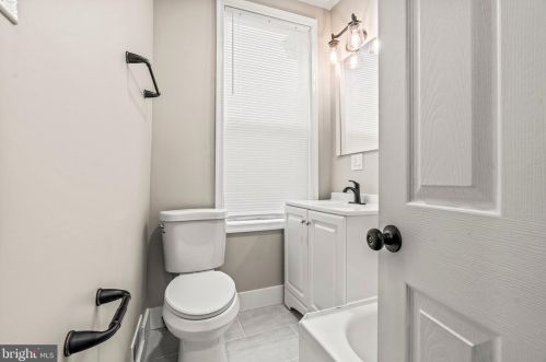 4039 6 St, Philadelphia PA 19140-2502 exterior