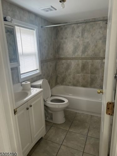 326 Oliver St, Newark NJ  07105-2509 exterior