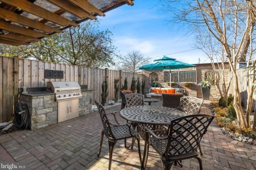 320 Patrick St, Alexandria VA  22314-2443 exterior