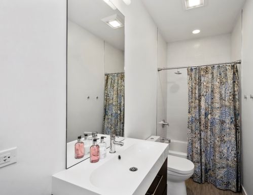 1715 Newberry Ave, Chicago IL 60608-2333 exterior