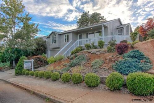 1235 32nd Ave, Salem OR  97304-2303 exterior