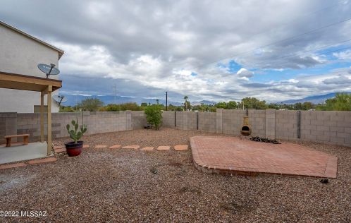 2213 Mcconnell Dr, Tucson AZ 85710-8091 exterior