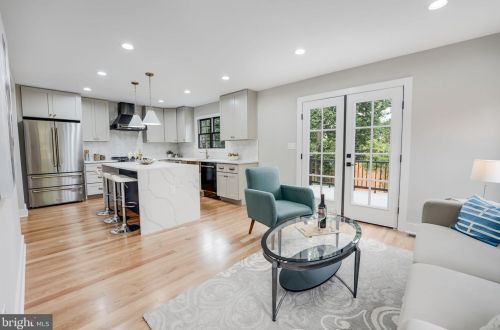 1505 Crestwood Dr, Alexandria VA  22302-2303 exterior