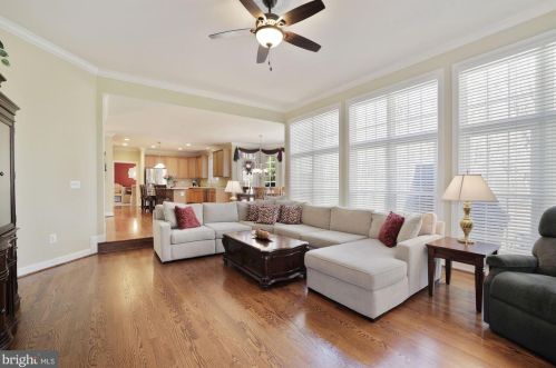 7001 Highland Mdw Ct, Alexandria VA 22315-3963 exterior