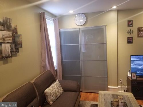 2555 American St, Philadelphia PA 19140-5724 exterior