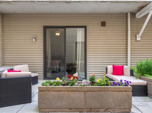 4118 Lincoln Ave, Chicago IL 60618-3096 exterior