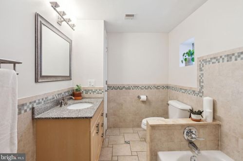 1627 Carpenter St, Philadelphia PA  19146-2005 exterior