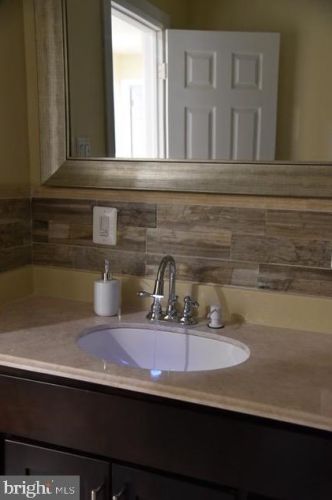 4027 Castor Ave, Philadelphia PA  19124-5337 exterior