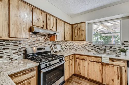 11506 Fence Post Trl, Austin TX 78750-1950 exterior