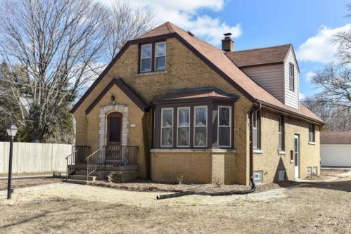 2121 Raleigh Ave, Milwaukee, WI 53209-4330