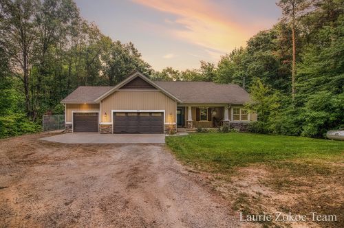 3904 Timpson Ave, Lowell, MI 49331-8830