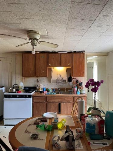 29 Prospect St, Enfield CT 06082-3443 exterior