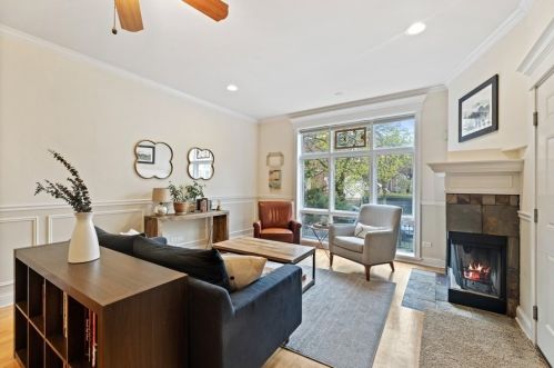 6623 Greenview Ave, Chicago, IL 60626-5580