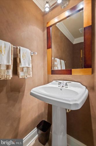 393 Cameron Sta Blvd, Alexandria VA 22304-8681 exterior